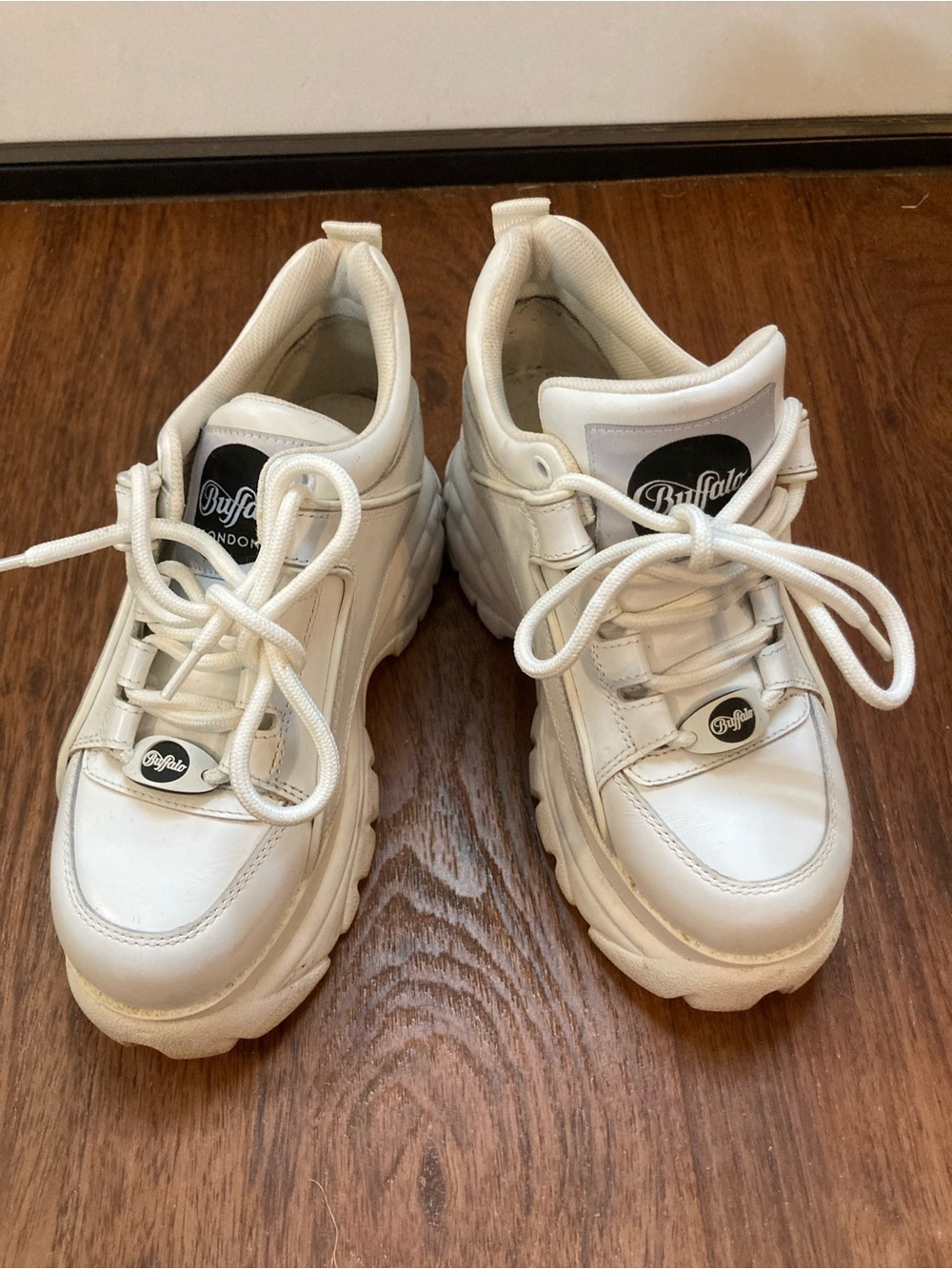 Buffalo London Classic Low Leather Chunky Sneakers - Picture 4 of 9
